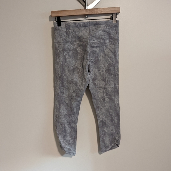 Athleta Sandbar Be Present Capri Crops Leggings | Size Small - Picture 9 of 9